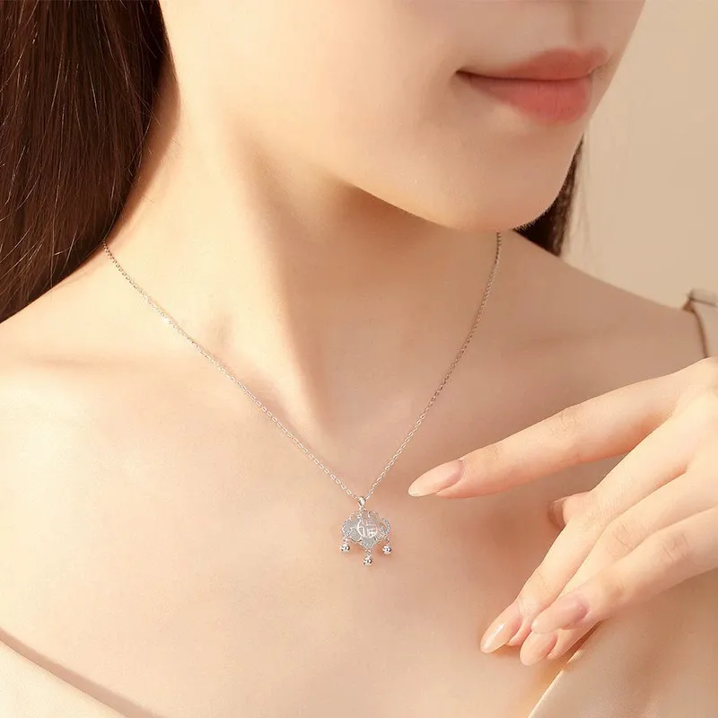 WINGSTOP Glass Cat Eye Necklaces Women's-1