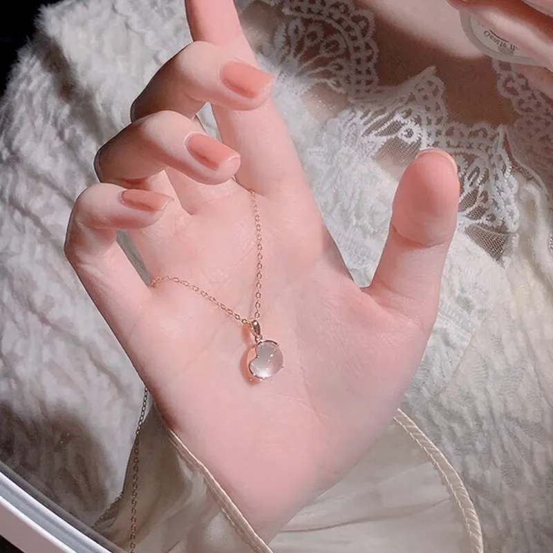 WINGSTOP Glass Cat Eye Necklaces Women's-1