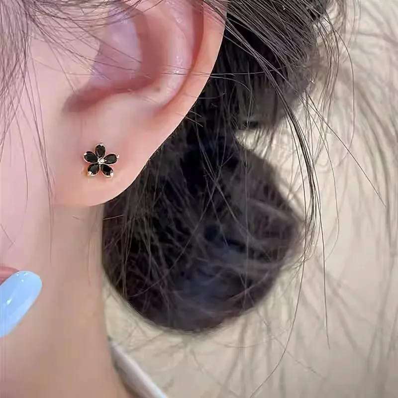 UX Refined And Compact Stud Earrings Women's-4