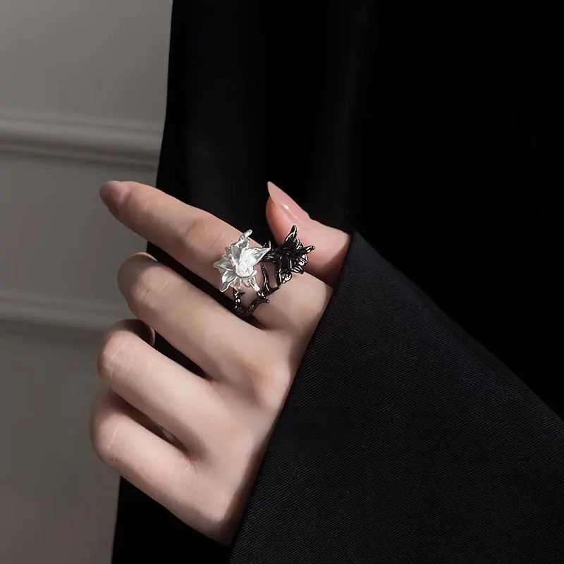 Barbie Alloy Rings Unisex Black White-4
