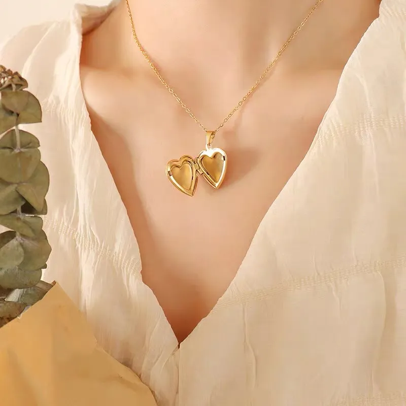 Barbie Copper Necklaces Women's-1
