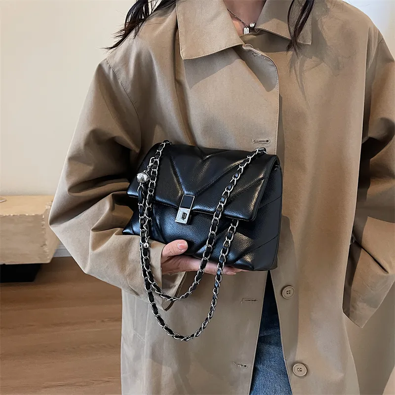 Single Warehouse PU Shoulder Bag Regular Women's Black/White/Ecru-13
