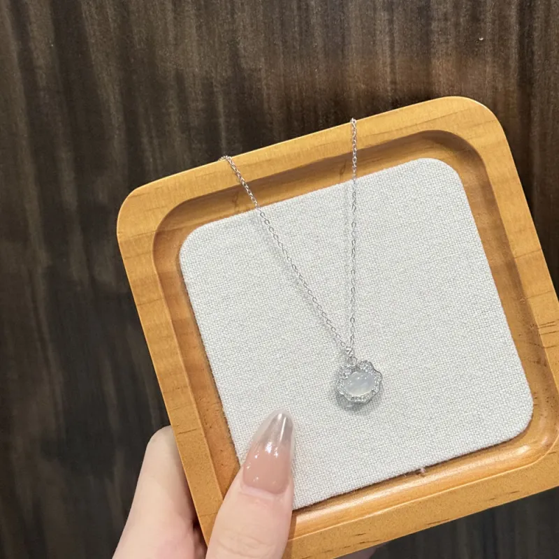 HAPPY BEAN Chalcedony Necklaces Women's-1