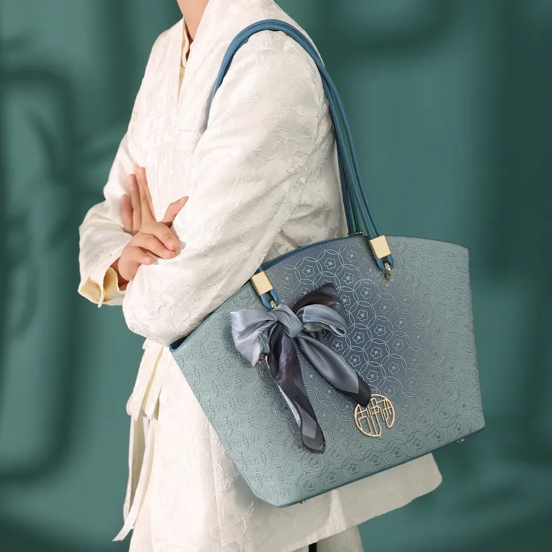 Ancient Yi Xi Cow Leather Premium Handbag, Large Capacity Commute Shoulder Bag Women's Turquoise-4
