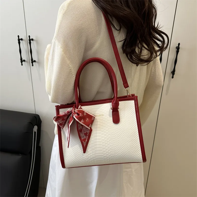 Yalu PU Handbag Unisex Black/Red/Coffee-10