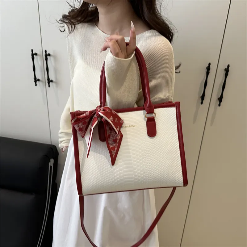 Yalu PU Handbag Unisex Black/Red/Coffee-9