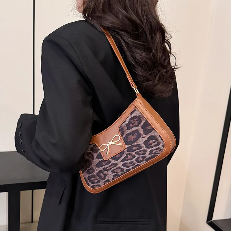 Yalu Pu Shoulder Bag Women's Leopard Print Black/Leopard Print Brown-1