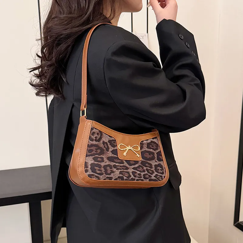 Yalu Pu Shoulder Bag Women's Leopard Print Black/Leopard Print Brown-2