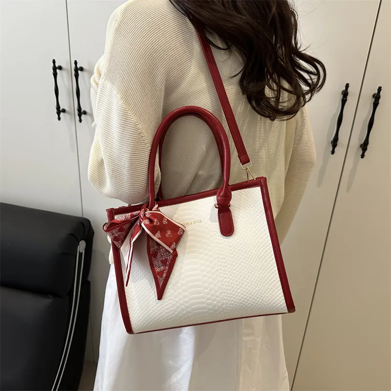 Yalu PU Handbag Unisex Black/Red/Coffee-11