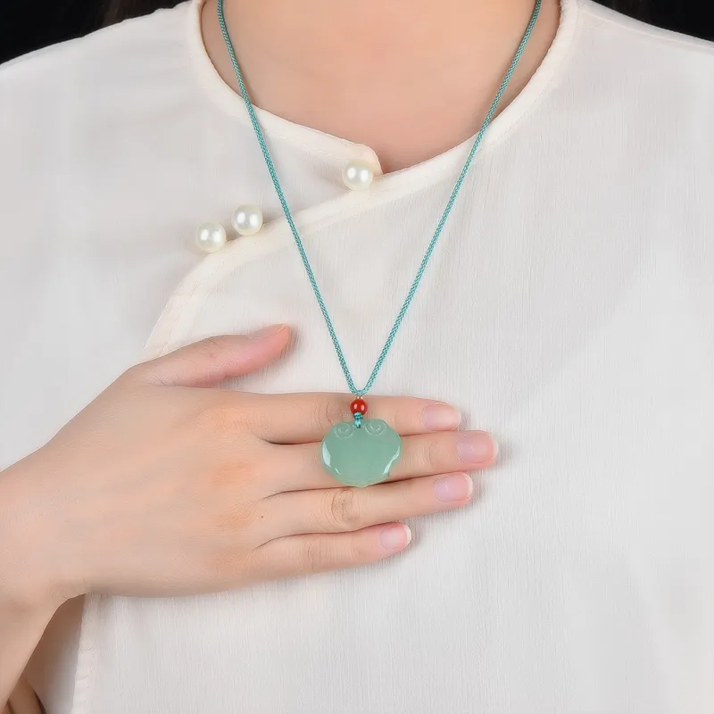 HUWEI Aventurine Jade Necklaces Unisex-1