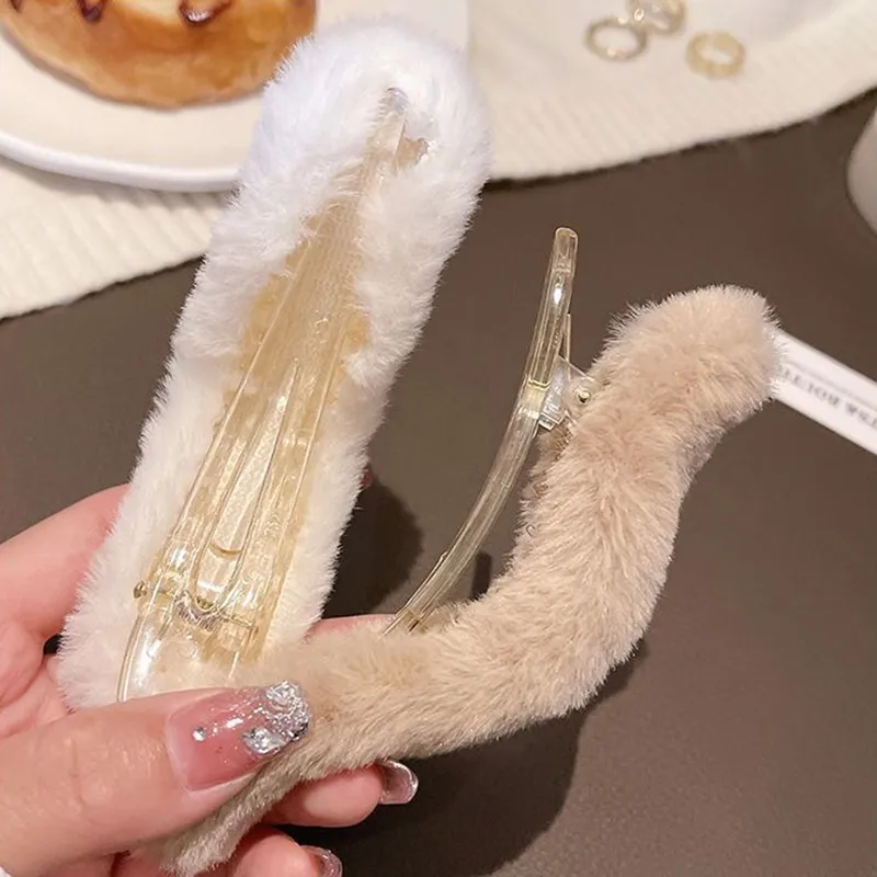 QIHUAMANYU Plush Hair Clips Women's-8
