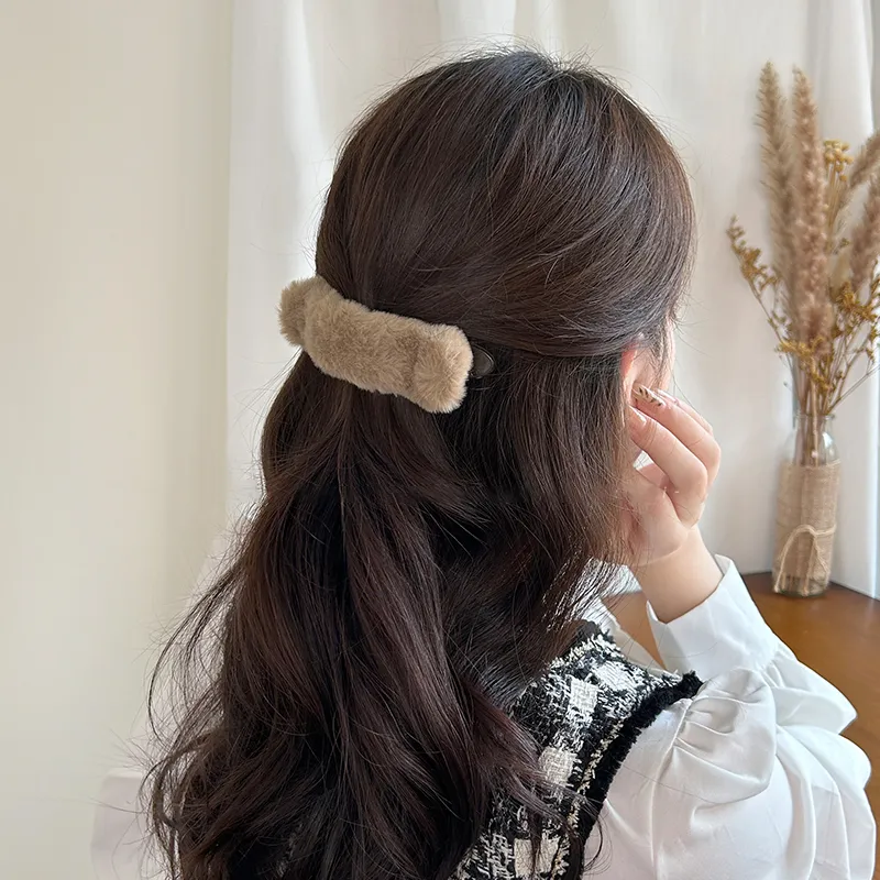 QIHUAMANYU Plush Hair Clips Women's-12