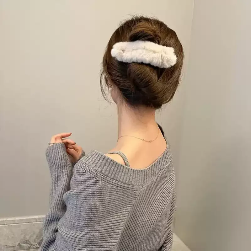 QIHUAMANYU Plush Hair Clips Women's-5
