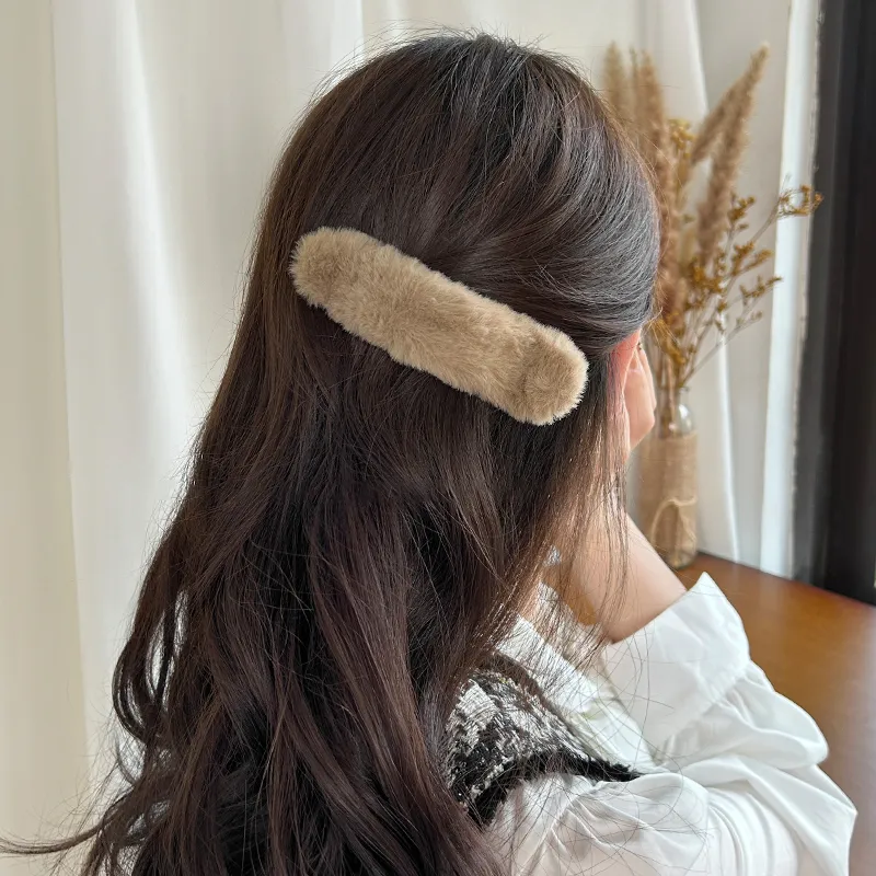 QIHUAMANYU Plush Hair Clips Women's-11