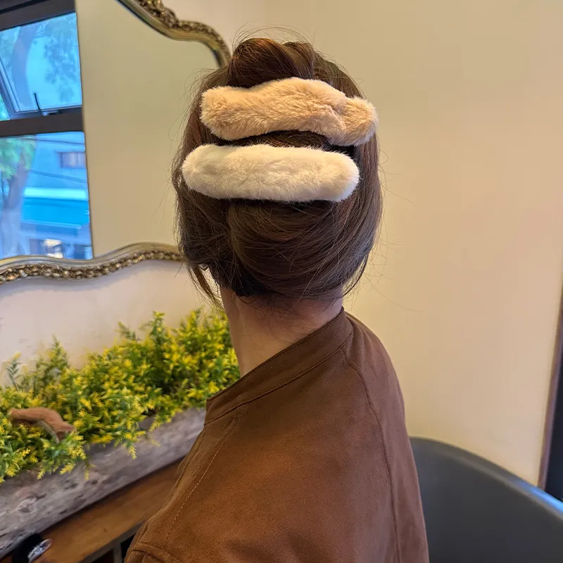 QIHUAMANYU Plush Hair Clips Women's-2
