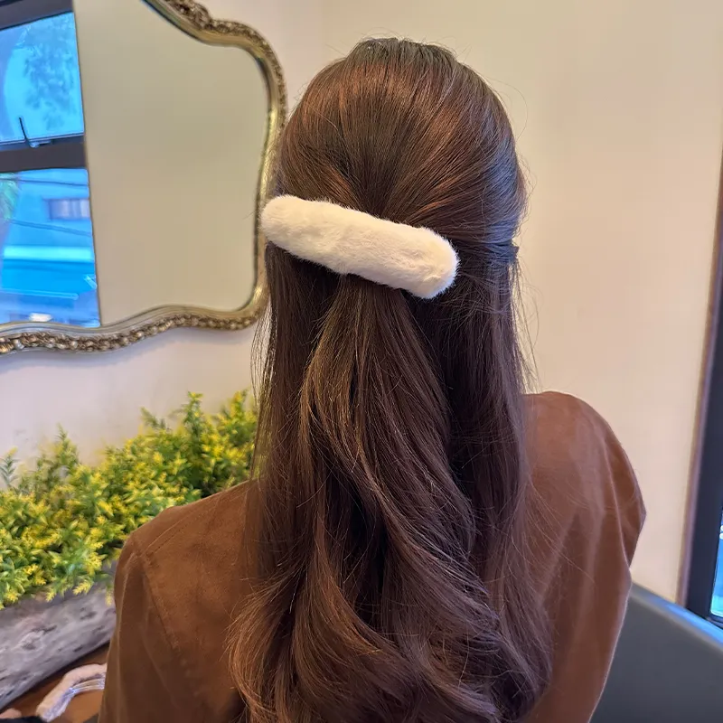 QIHUAMANYU Plush Hair Clips Women's-4