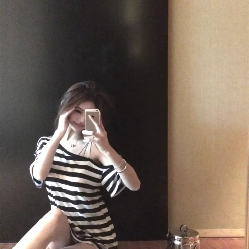 DOKZB T Shirts Women's Black White Stripes-3