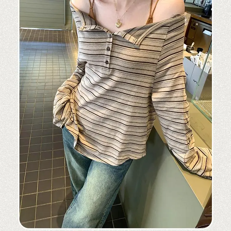 DOKZB Flared Sleeve T Shirt Women's-8