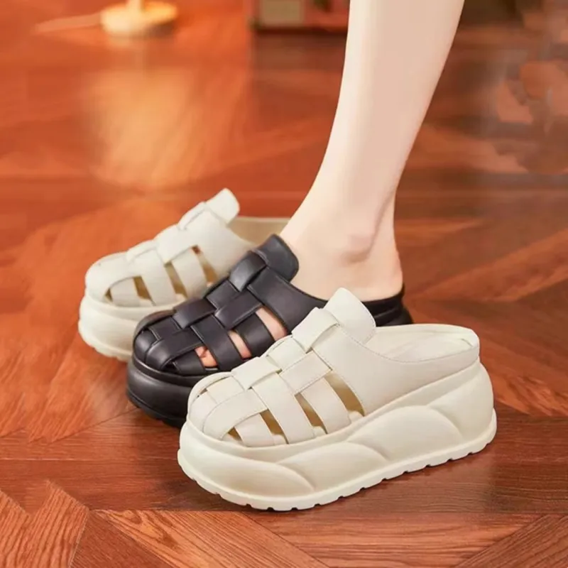 Yamada Hyakuju Slippers Ecru, Black-1