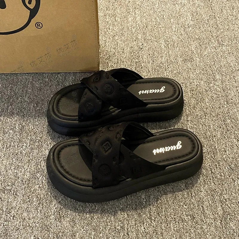 Yamada Hyakuju Slippers Ecru Champagne Black-12
