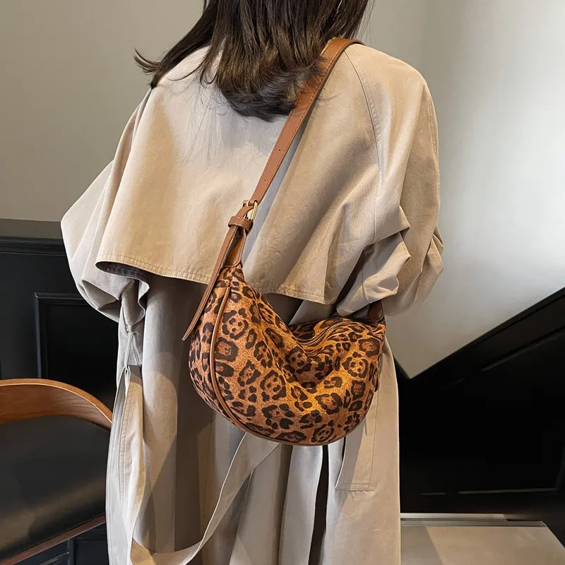 ROUNDOT Suede Crossbody Bag Regular Women's Coffee/Brown-13