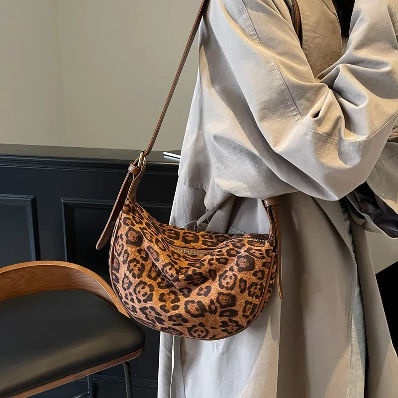 ROUNDOT Suede Crossbody Bag Regular Women's Coffee/Brown-14