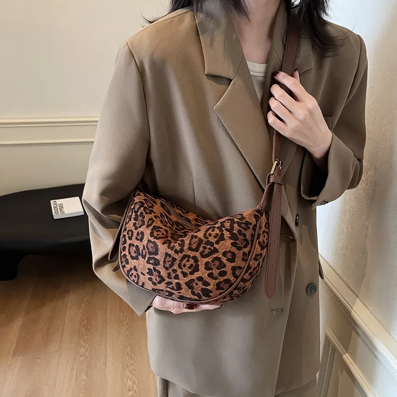 ROUNDOT Suede Crossbody Bag Regular Women's Coffee/Brown-5