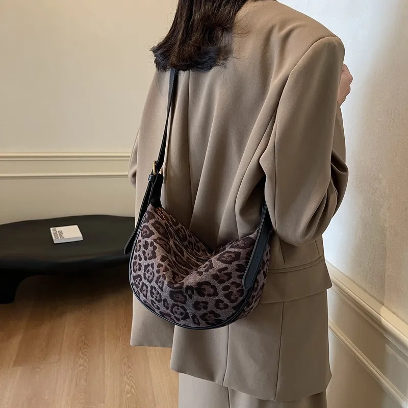 ROUNDOT Suede Crossbody Bag Regular Women's Coffee/Brown-2