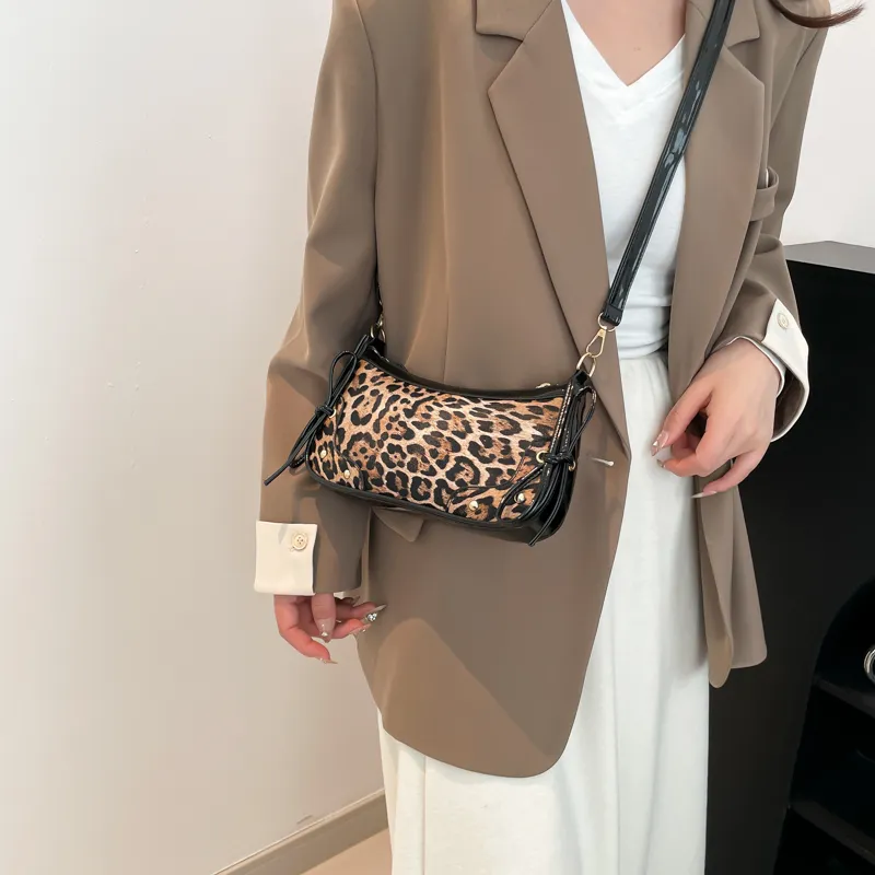 ROUNDOT PU Shoulder Bag Crossbody Bag Regular Women's White/Black/Red/Brown-8