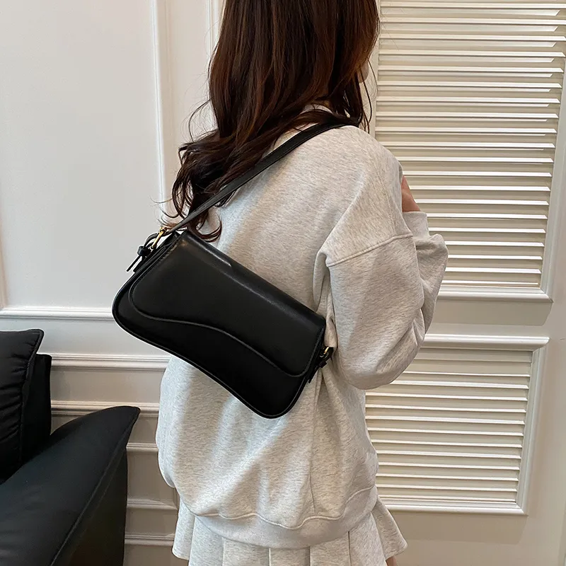 ROUNDOT PU Shoulder Bag Regular Women's White/Black/Pink/Black/Coffee/Blue-9