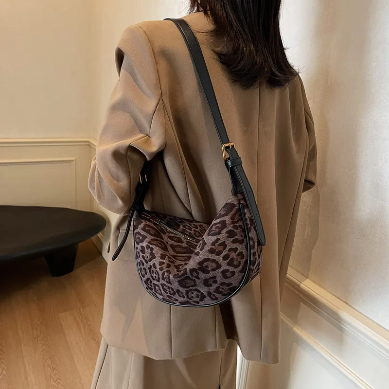 ROUNDOT Suede Crossbody Bag Regular Women's Coffee/Brown-4