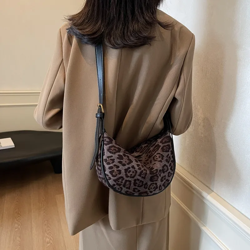 ROUNDOT Suede Crossbody Bag Regular Women's Coffee/Brown-3