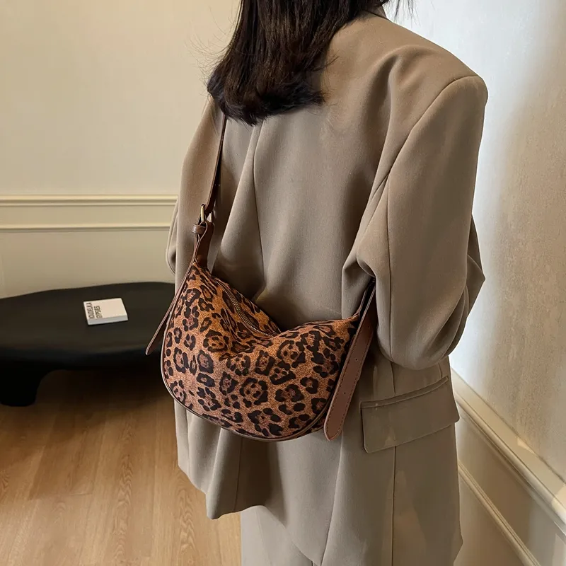 ROUNDOT Suede Crossbody Bag Regular Women's Coffee/Brown-6