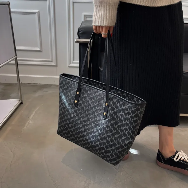 ROUNDOT PU Shoulder Bag Tote Regular Women's Ecru/Coffee/Black-16