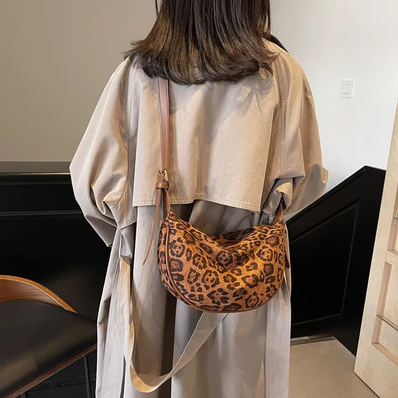 ROUNDOT Suede Crossbody Bag Regular Women's Coffee/Brown-11