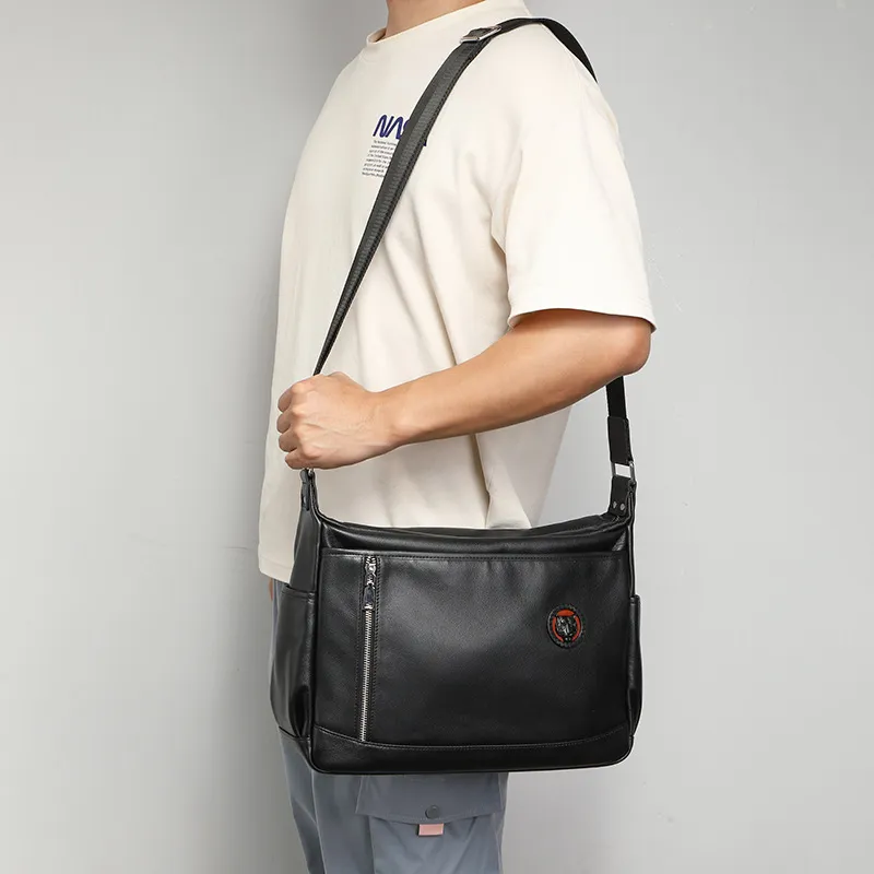 VIHUS Top Grain Cow Leather Shoulder Bag Regular Men's Black-4