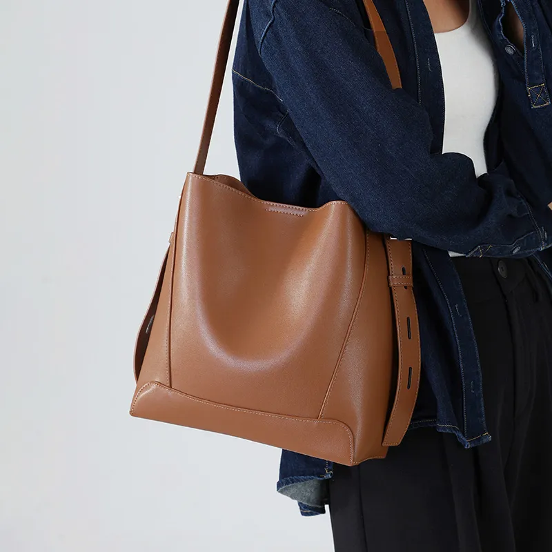 BEMIX PETS Cow Leather Crossbody Bag Women's Brown-3