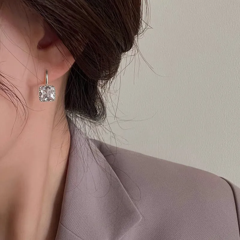 QIANFANGDAHUANGYE Zircon Earrings Women's-1