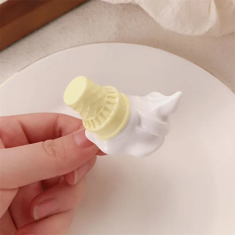 QIANFANGDAHUANGYE Acrylic Hair Clips Women's-2