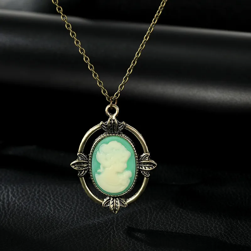 QIANFANGDAHUANGYE Resin Necklaces Women's-1