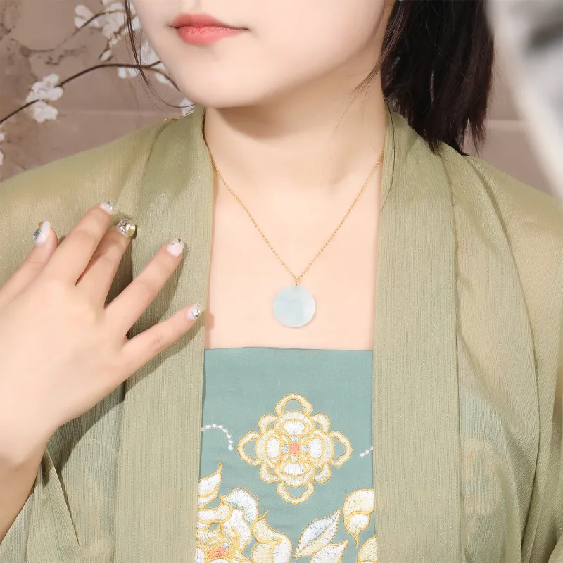 Lao Feng Xiang Glutinous Jade Jadeite Necklaces Unisex-1