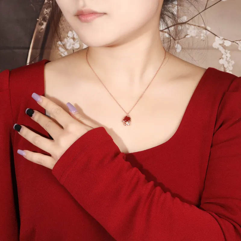 Lao Feng Xiang Agate Jade Necklaces Women's-1