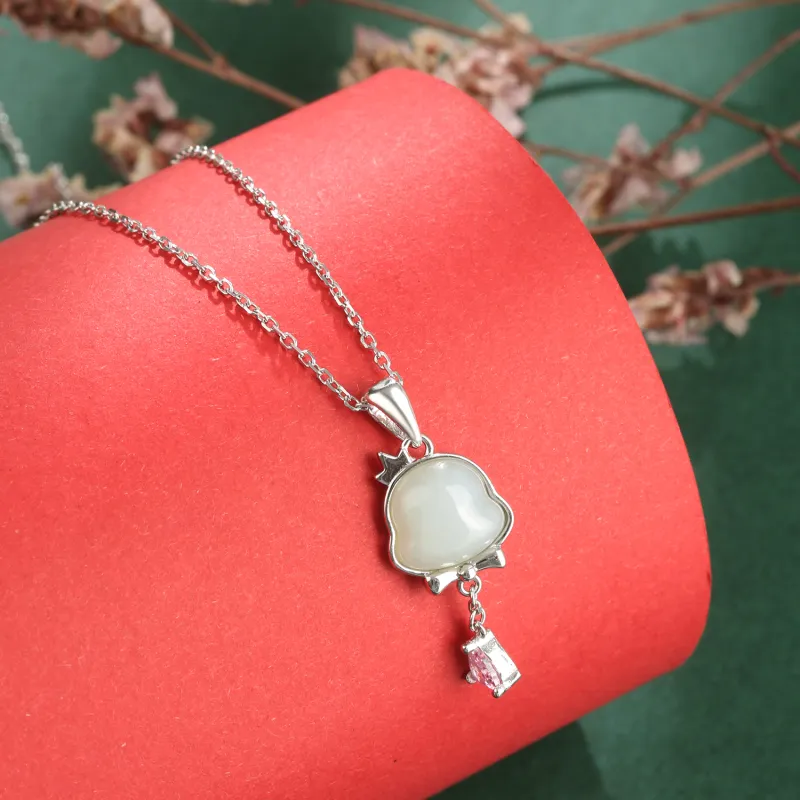 Lao Feng Xiang Necklaces White Jade/Pale Greenish White Jade Unisex-2