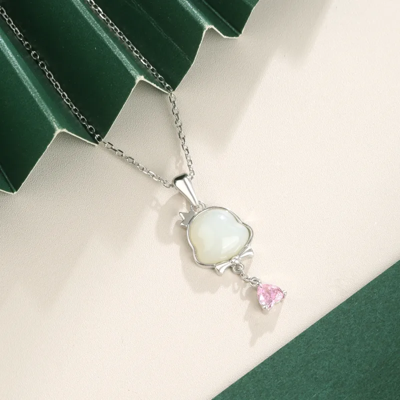 Lao Feng Xiang Necklaces White Jade/Pale Greenish White Jade Unisex-3