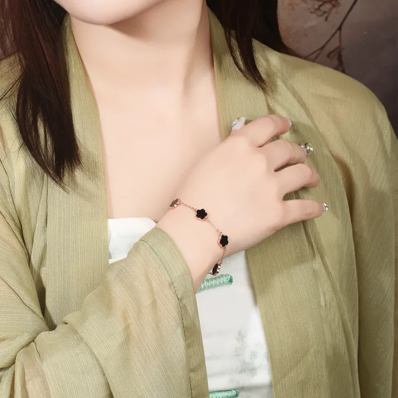 Lao Feng Xiang Agate Hand Accessory Unisex-3