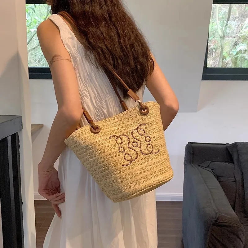 Bullrun Straw Woven Shoulder Bag Women's Khaki-1