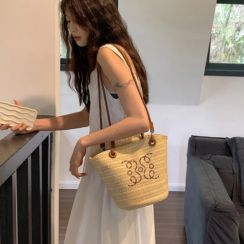 Bullrun Straw Woven Shoulder Bag Women's Khaki-3