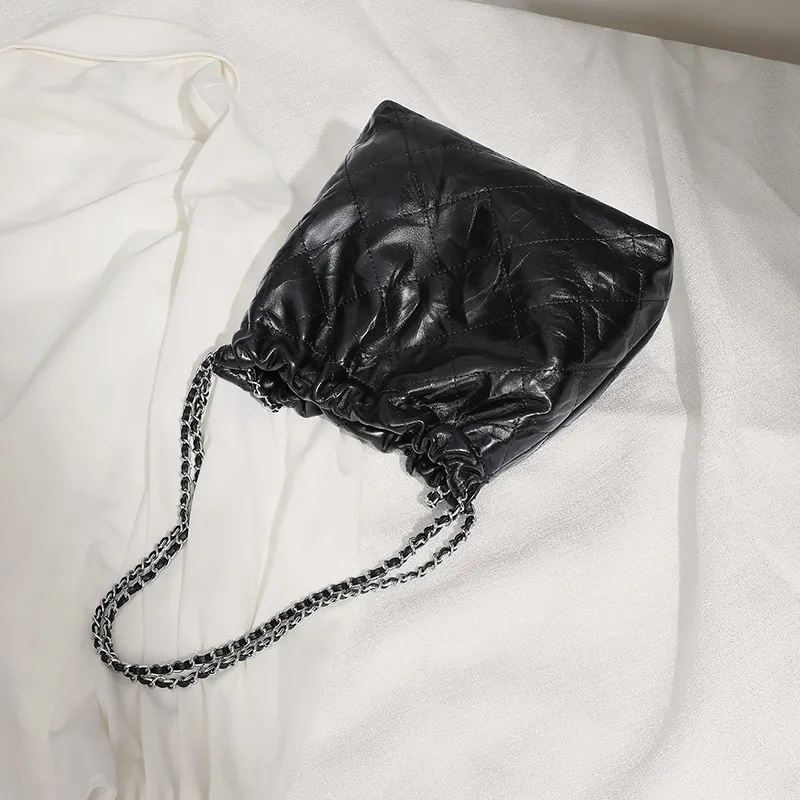 Bullrun Cow Leather Shoulder Bag Women's Black-1
