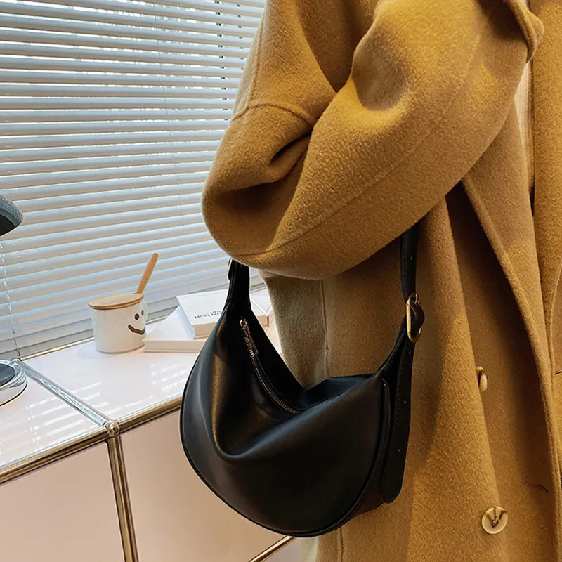 Bullrun Cow Leather Shoulder Bag Women's Black-3