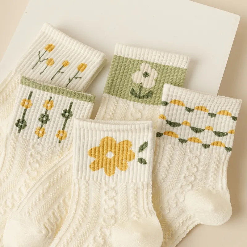 XIA.WA.ZHI.XIU Mid Calf Socks Women's-1